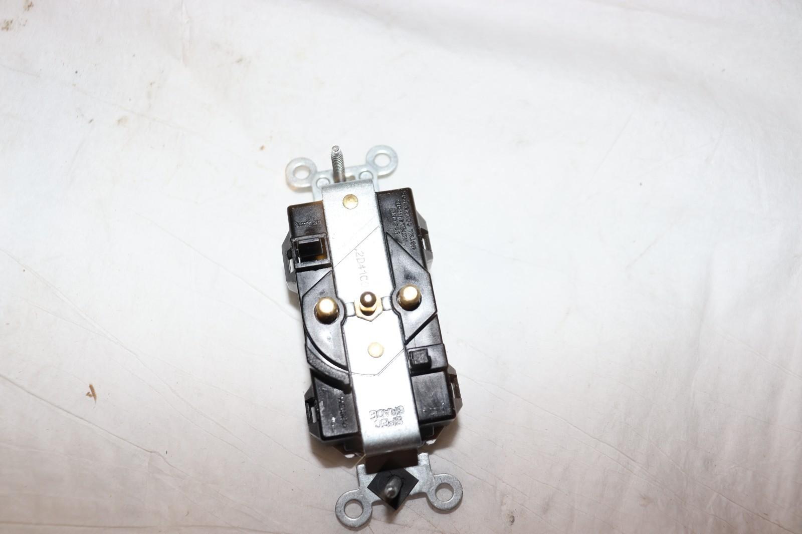 Leviton M5362-SW Duplex Receptacle 20A 125V 5-20R Industrial White, Lev-Lock