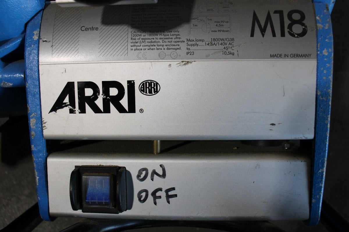 ARRI M18 HMI 1800W LAMPHEAD WITH 4 LEAF BARNDOOR (110/220 VAC) L1.37600.B - Northside Material Brokers