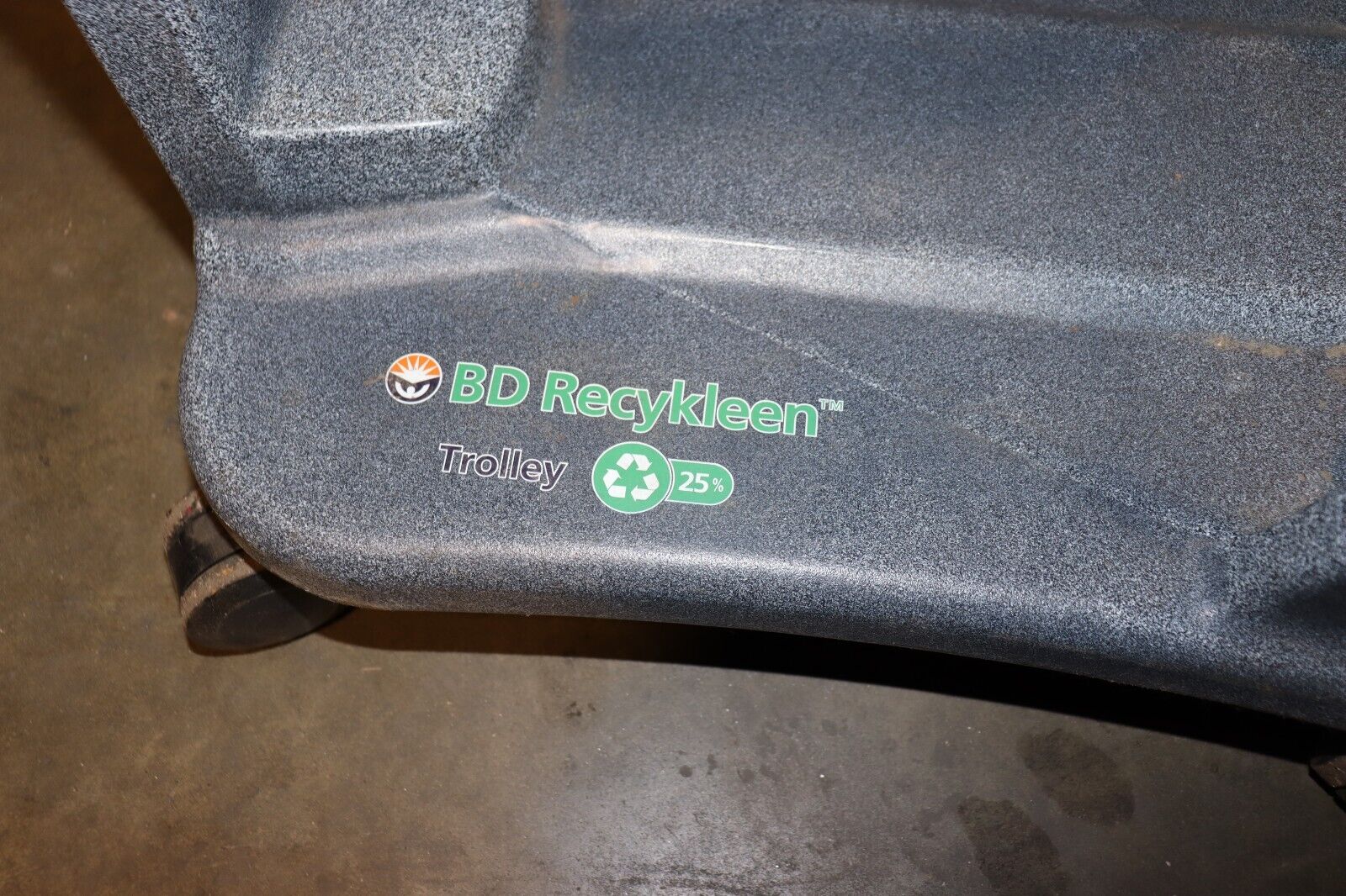 BD Recykleen 9 Gallon TrolleyModel 305090, Used, GREAT Condition - Northside Material Brokers
