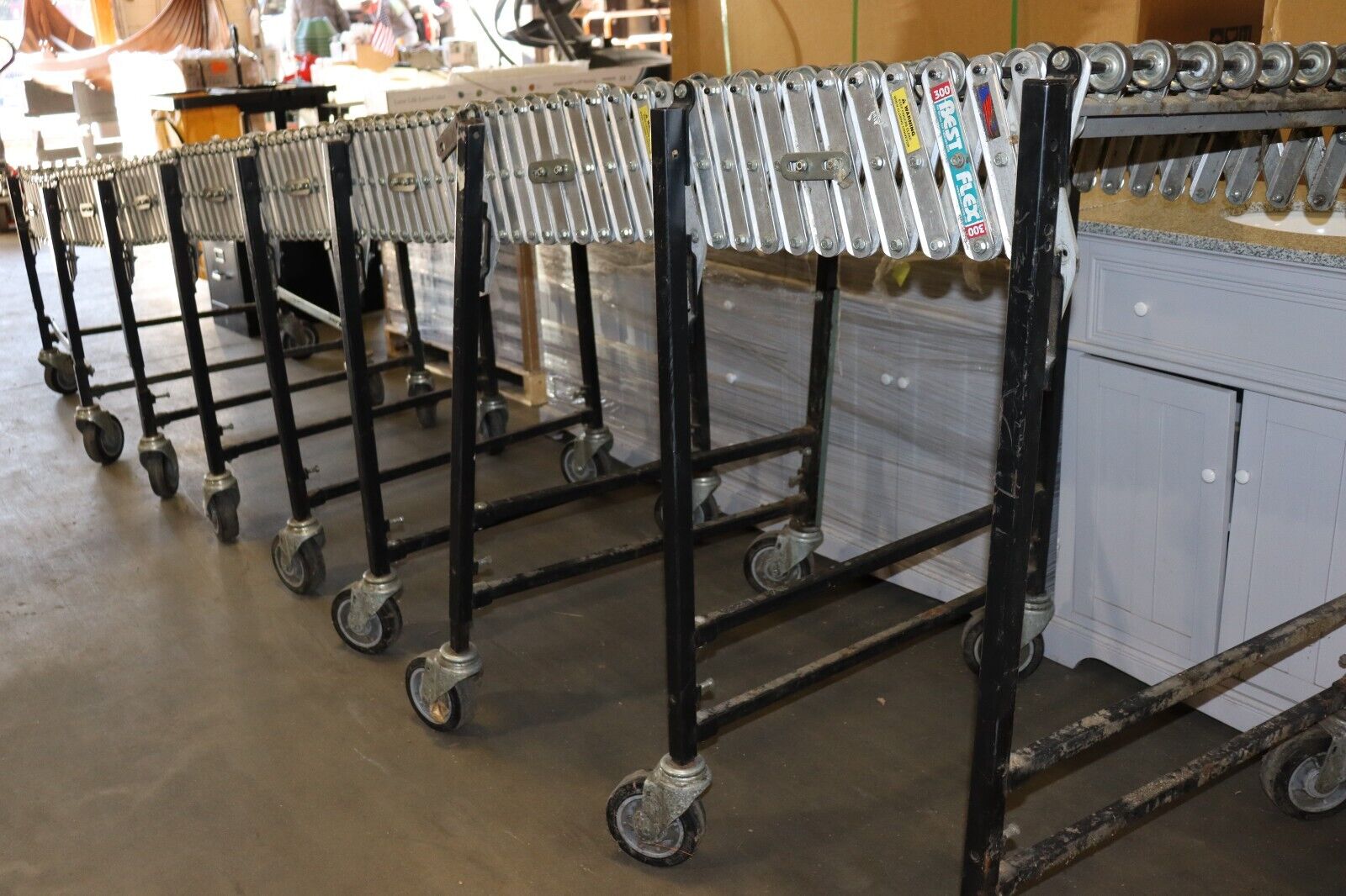 BEST DIVERSIFIED Gravity Skate wheel Conveyor BEST FLEX 300 24 Used - Northside Material Brokers