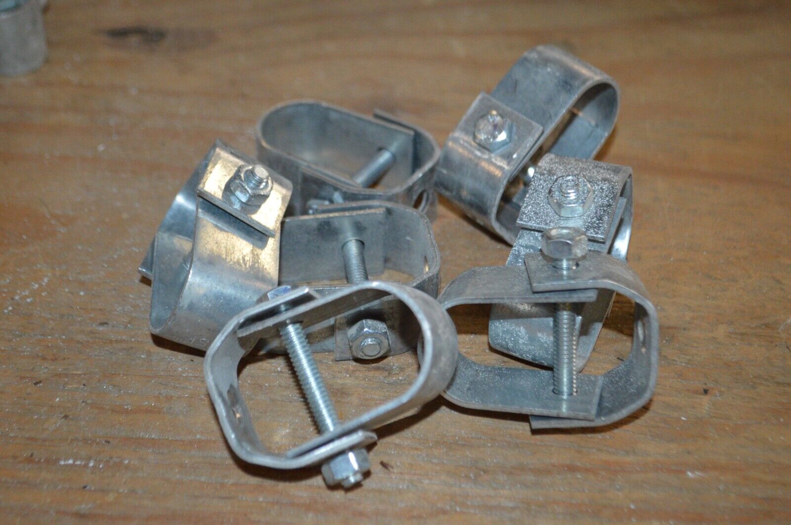 BOX OF 7, 3/4 CONDUIT ROD HANGER - Northside Material Brokers