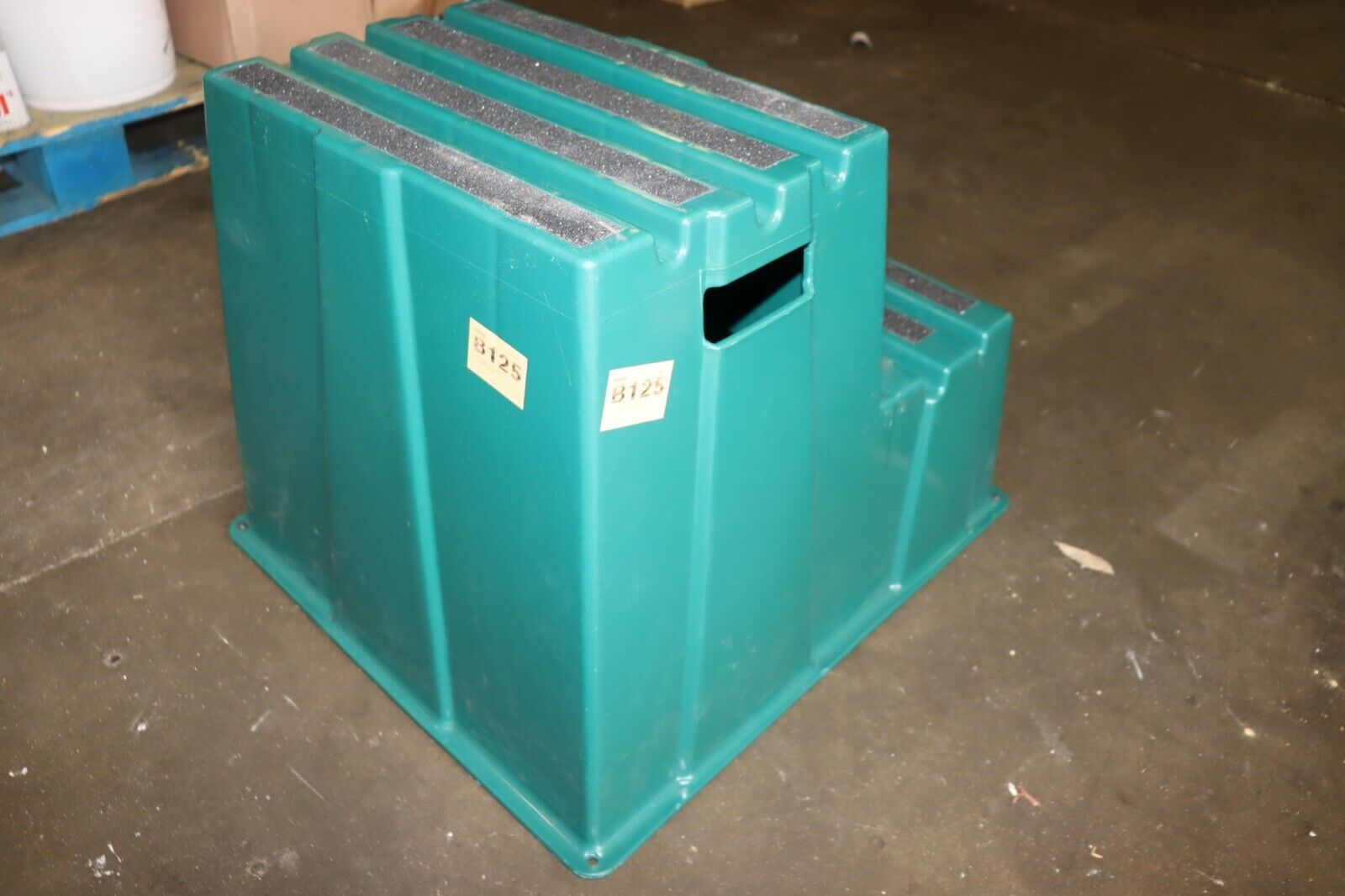 GRAINGER APPROVED Box Step: 2 Steps, 44ZJ61 - Northside Material Brokers