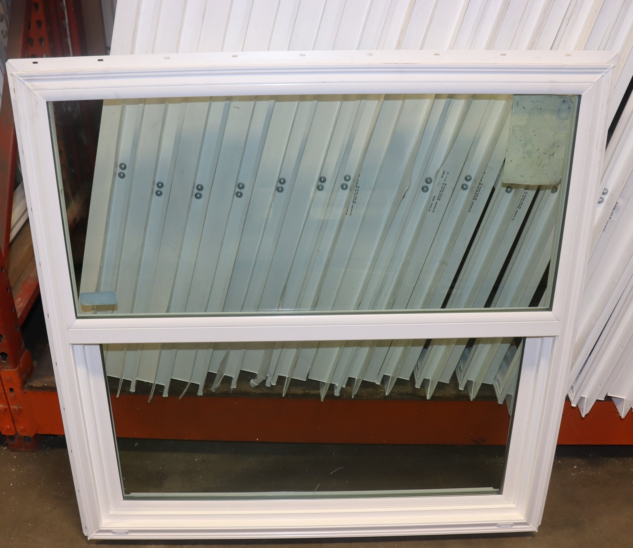 LUX 32 x 36, 1/1, 700 Series Argon Window w/ Screen - Northside Material Brokers