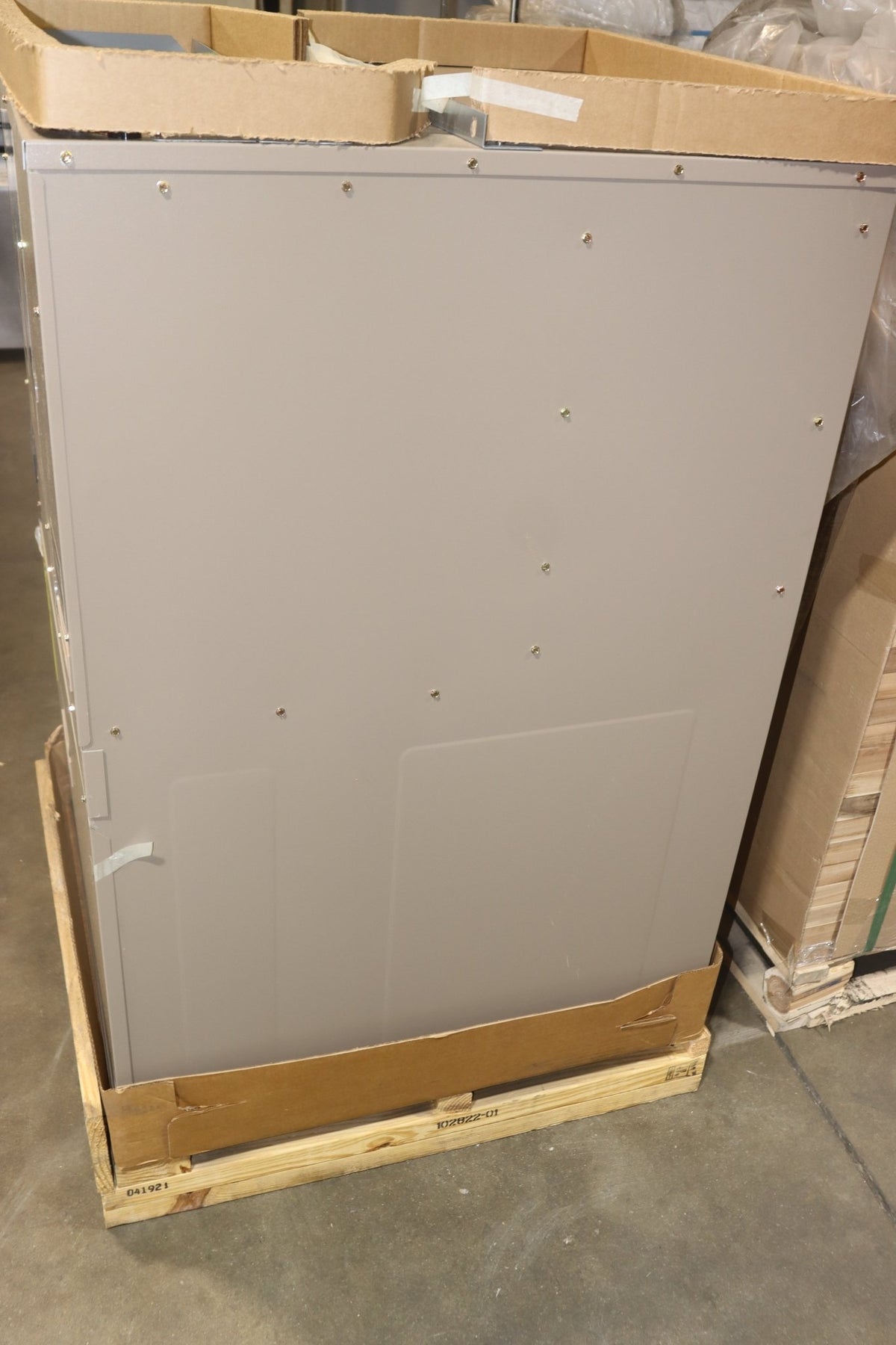 Magic-Pak HWC8N6012P30A1 Packaging Vertical Unit 60K Heat / 30K Cooling - Northside Material Brokers