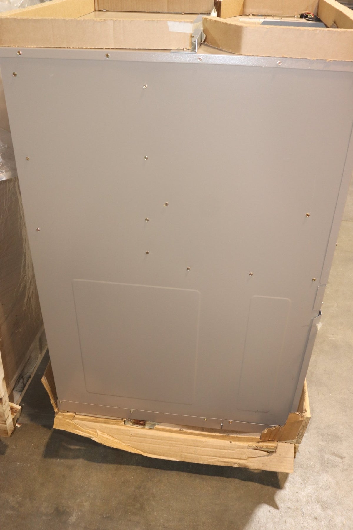 Magic-Pak HWC8N6012P30A1 Packaging Vertical Unit 60K Heat / 30K Cooling - Northside Material Brokers