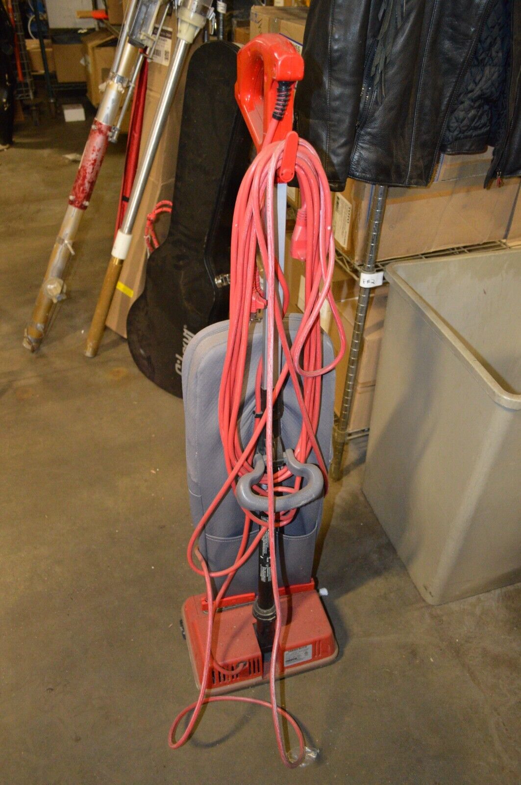 Oreck Commercial XL Vacuum U2000R-1 12" - Northside Material Brokers