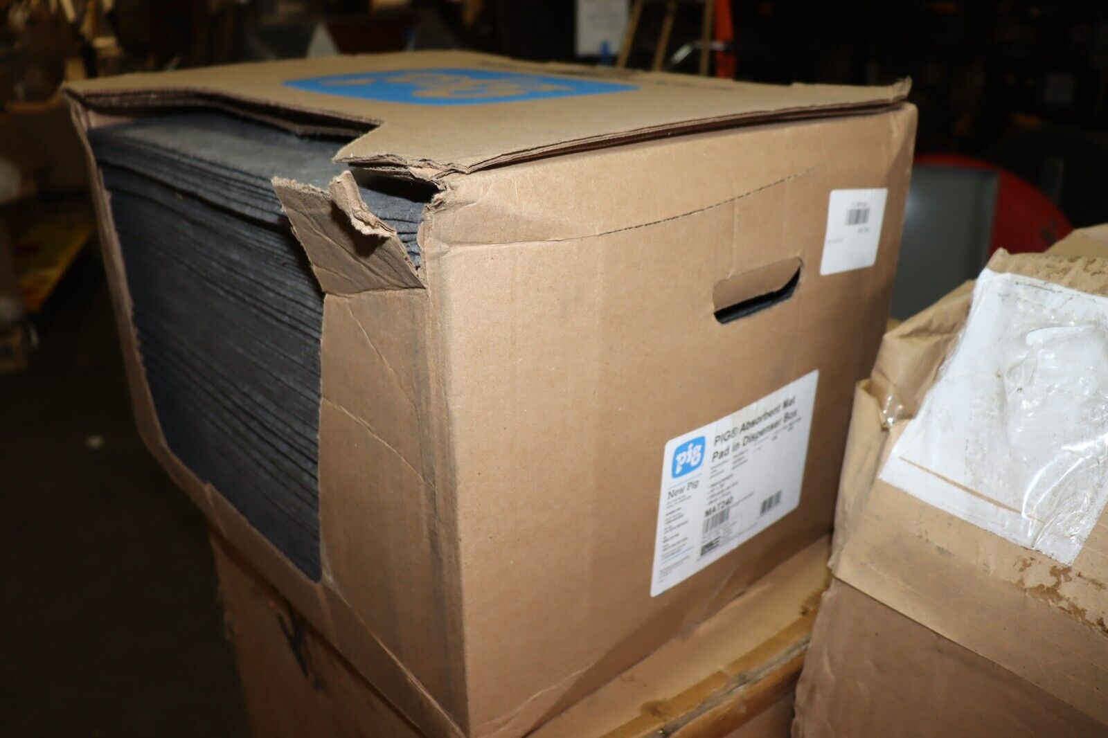 PIG Absorbent Mat Pad: 28 oz Volume Absorbed Per Pad, 22 gal (100 Pads), MAT240 - Northside Material Brokers