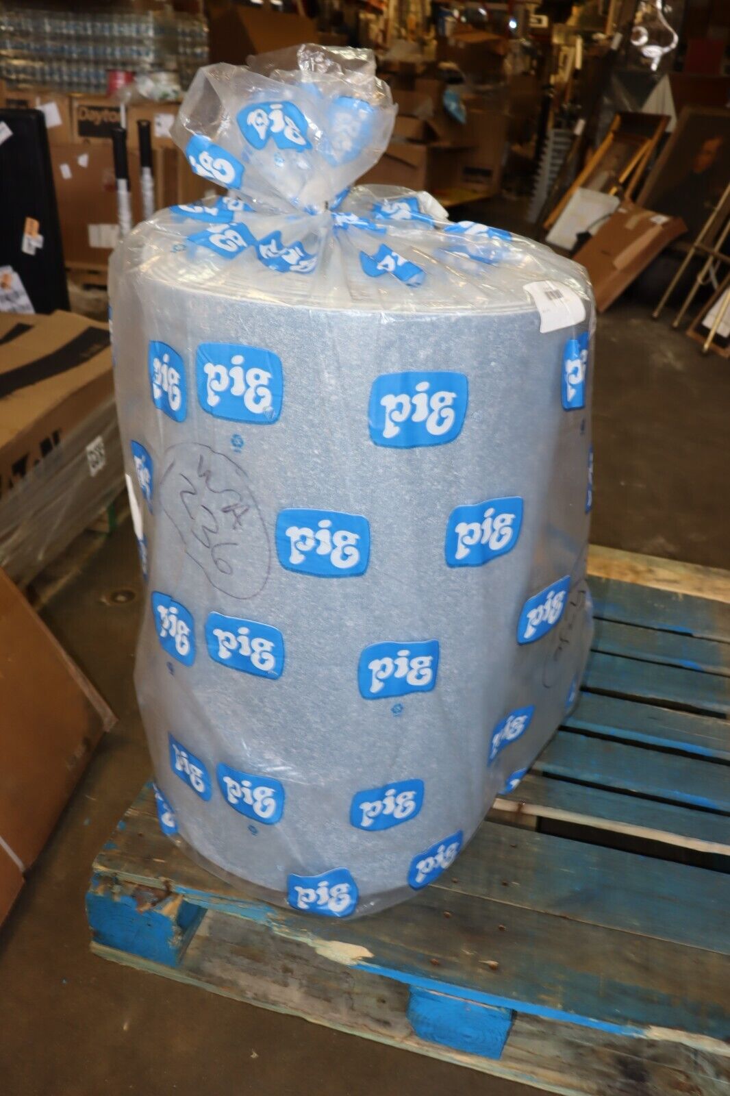 PIG Absorbent Roll: 30PZ01, 64 gal, 15 in x 19 in Perforated Size, BLU102 - Northside Material Brokers