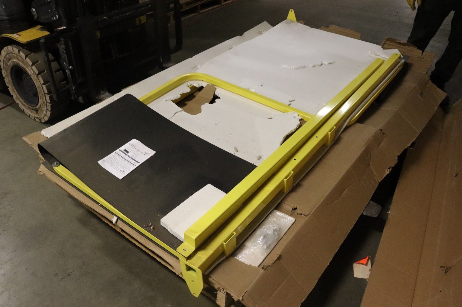 PS INDUSTRIES Pallet Safety Gate 80 in x 78 in Yellow 42 in Gate, PLG-7284 - Northside Material Brokers