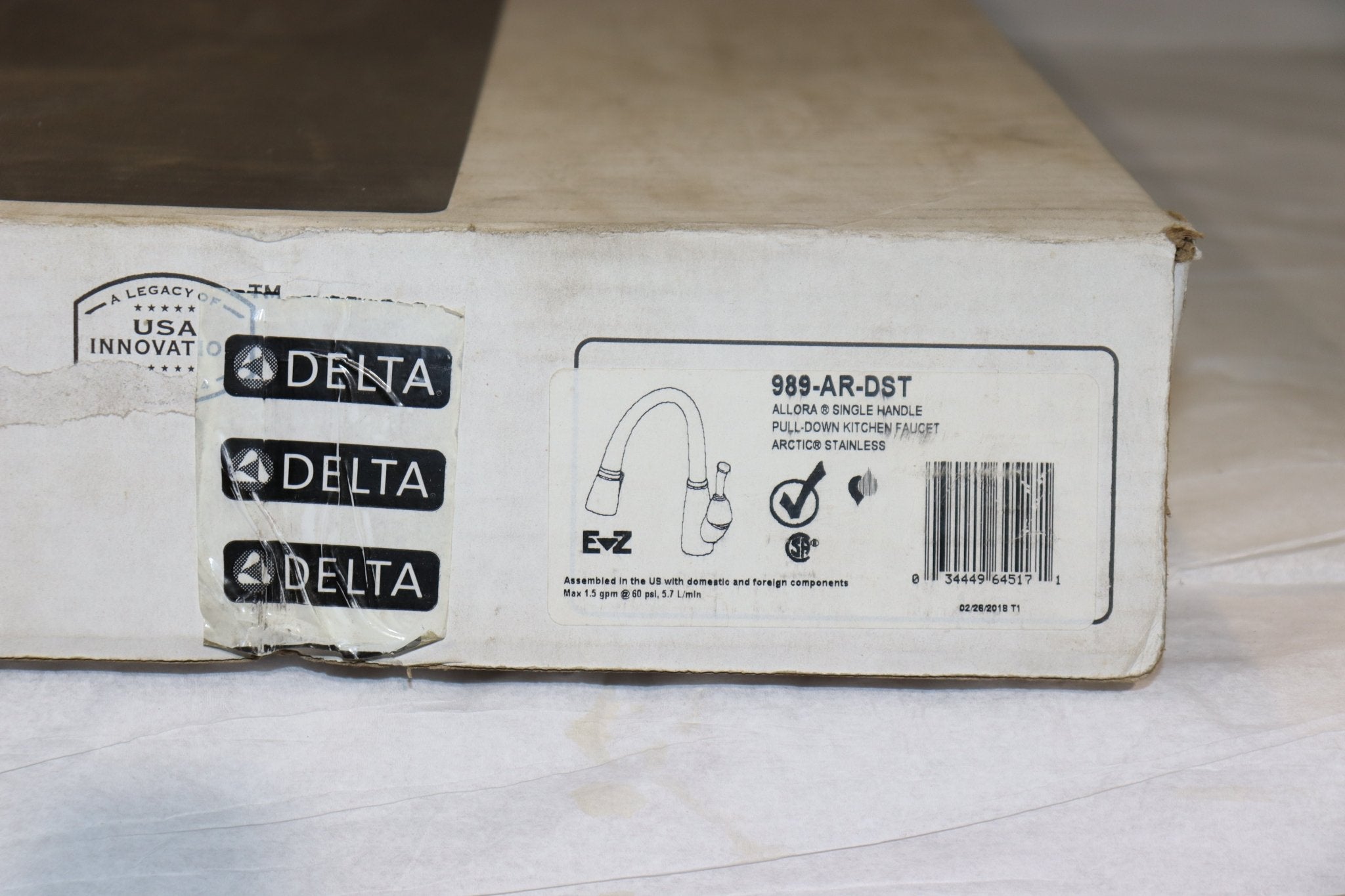 Pull-Down Kitchen Faucet with Magnetic Docking Spray Head DELTA 989-AR-DST - Northside Material Brokers