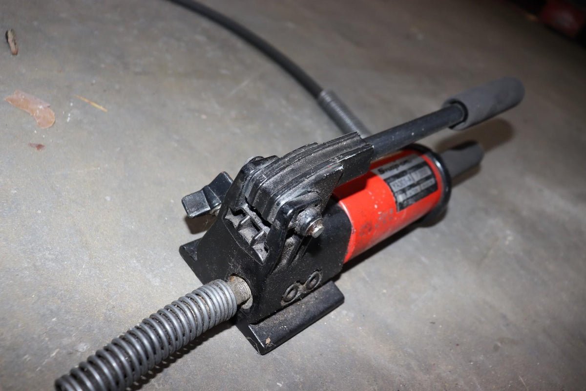 Snap-On Hydraulic Pump YA301-A 4 Ton, 7,000PSI, Used - Northside Material Brokers