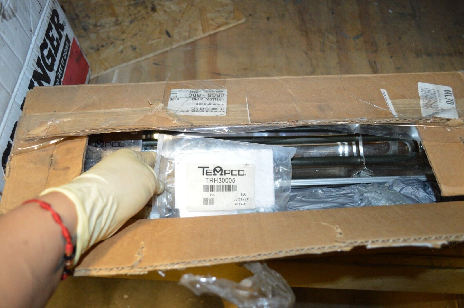 TEMPCO TRH30005 Tubular Infrared Heater Assembly, 1.2kW - Northside Material Brokers
