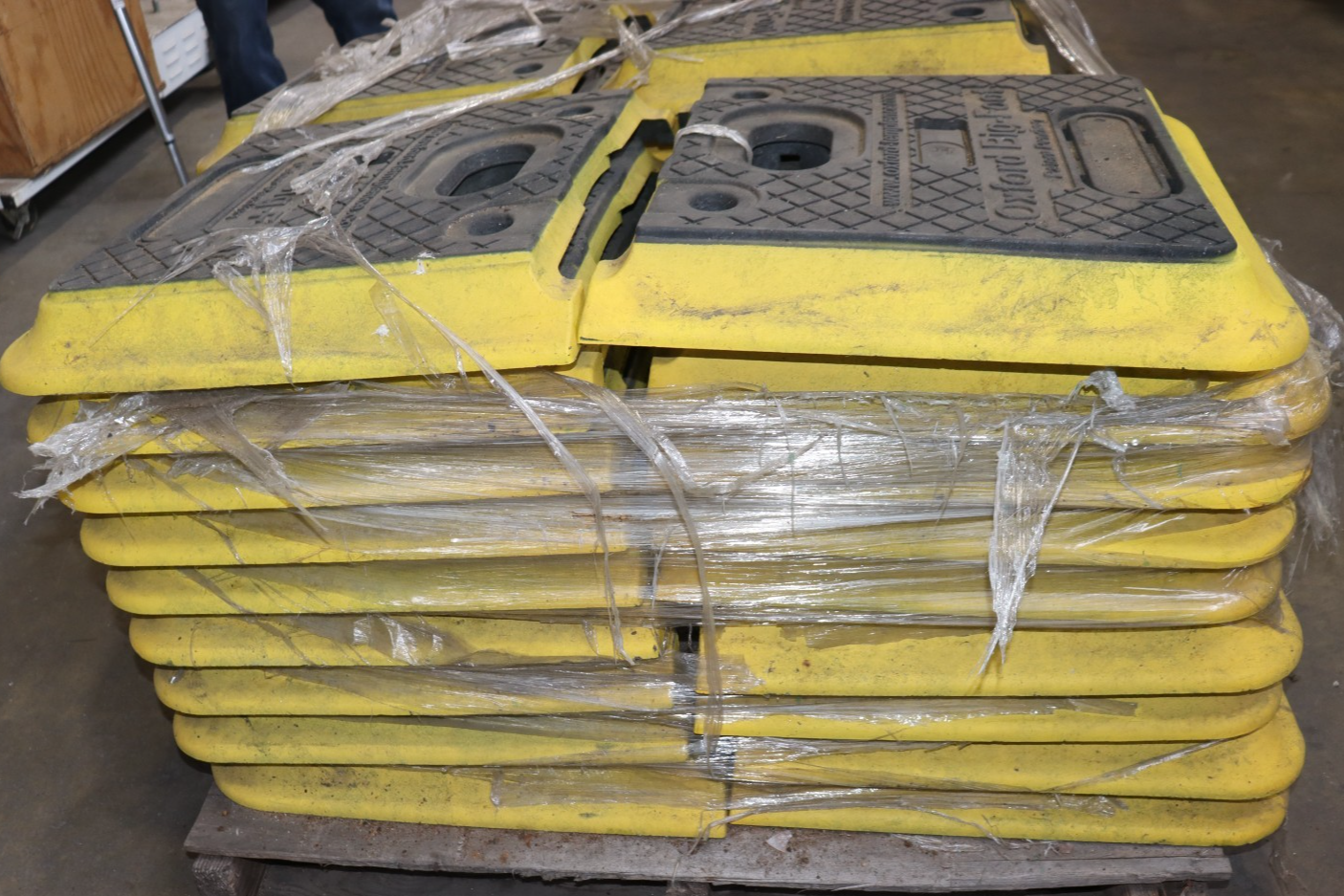 Temperory Fence Weight 30 lb Oxford Bigfoot, Pallet of 36 - Northside Material Brokers