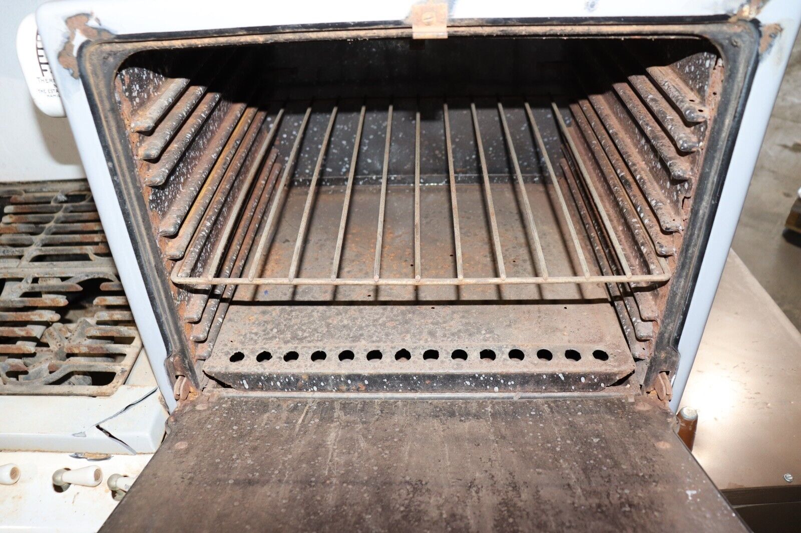 The Estate Stove Co. 2-882TR Vintage Fresh Air Oven, Fair Condition, See Photos! - Northside Material Brokers