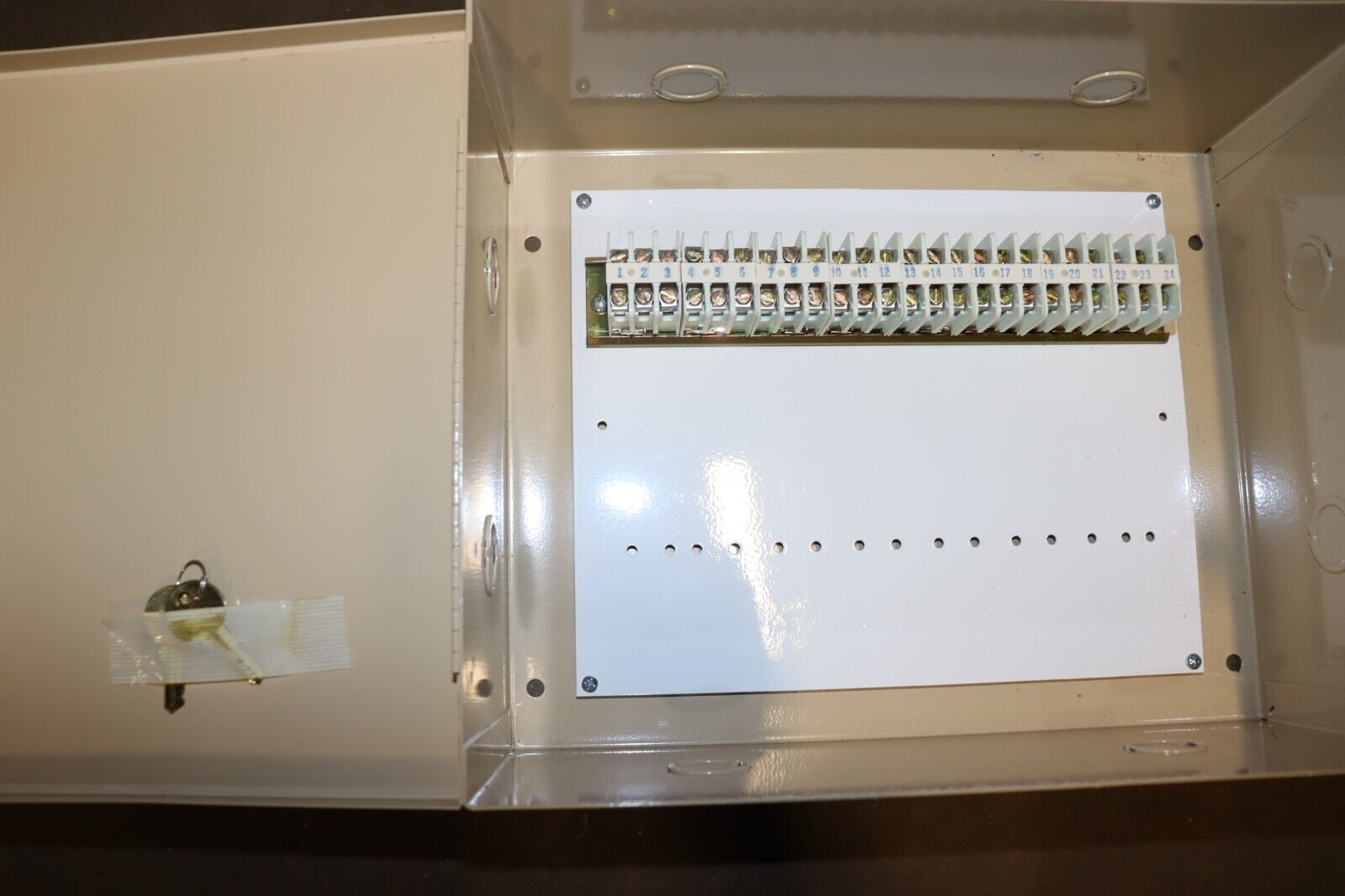 Von Duprin JB7 Relay EBOX.101, 12-24 AWG, 24 Position Terminal Strip - Northside Material Brokers