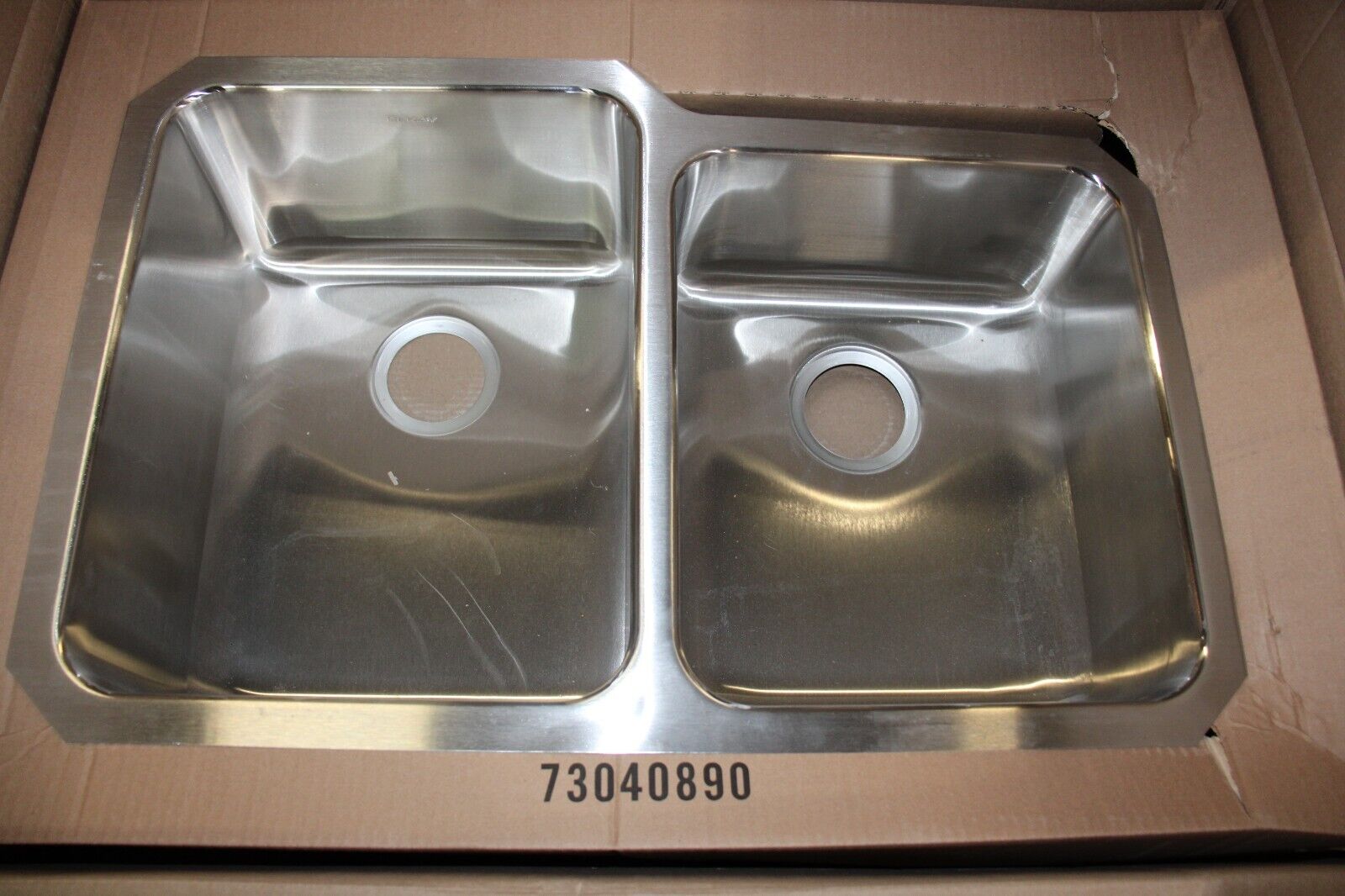 Kitchen Sink 31 in x 21 in Undermount Double Bowl Elkay ELUH3120R - Northside Material Brokers