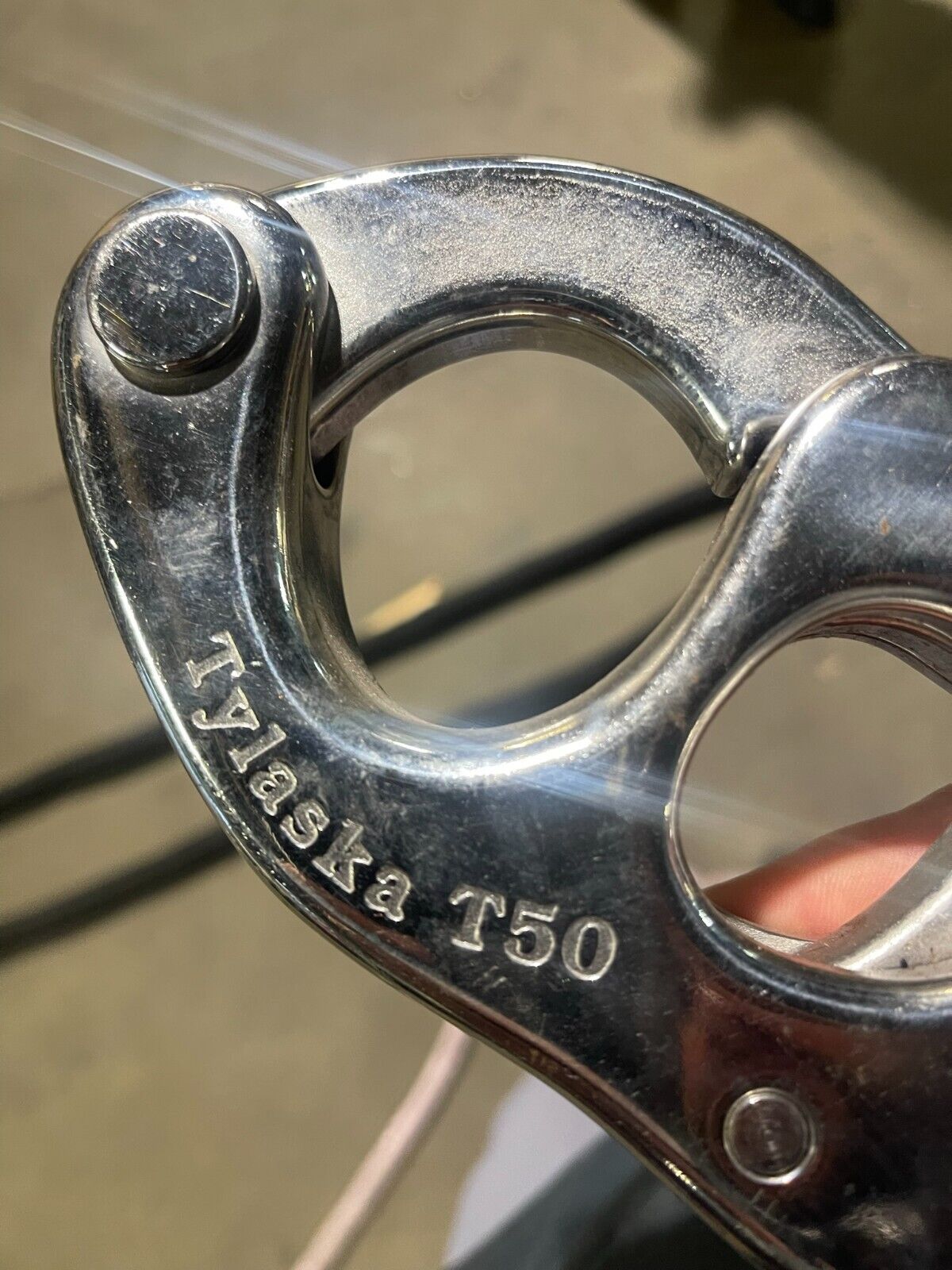 Tylaska T50S Standard Bail Snap Shackle w/ 2 - 70' x 2" black & 1 250' x 1" rope - Northside Material Brokers