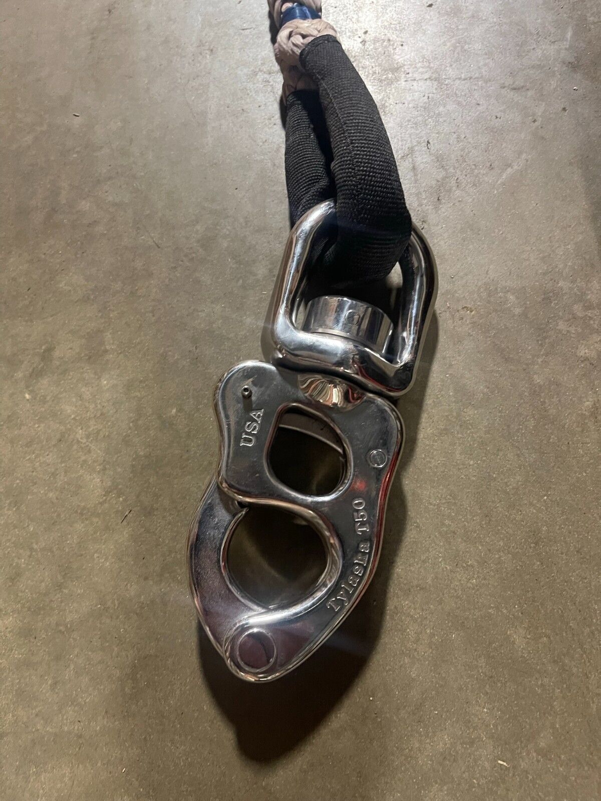 Tylaska T50S Standard Bail Snap Shackle w/ 2 - 70' x 2" black & 1 250' x 1" rope - Northside Material Brokers